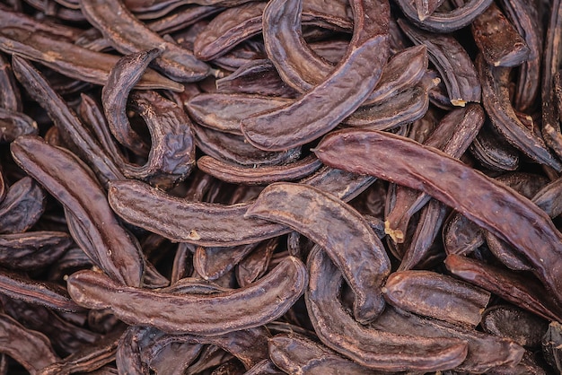 Carob: benefits, dosage and precautions